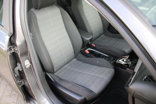 Opel CORSA 1.2 100pk Edition Automaat Airco Navi DAB Carplay Prima onderhouden