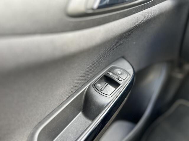 Opel CORSA 1.4 Favourite | Airco | Navigatie | Dealer onderhouden |