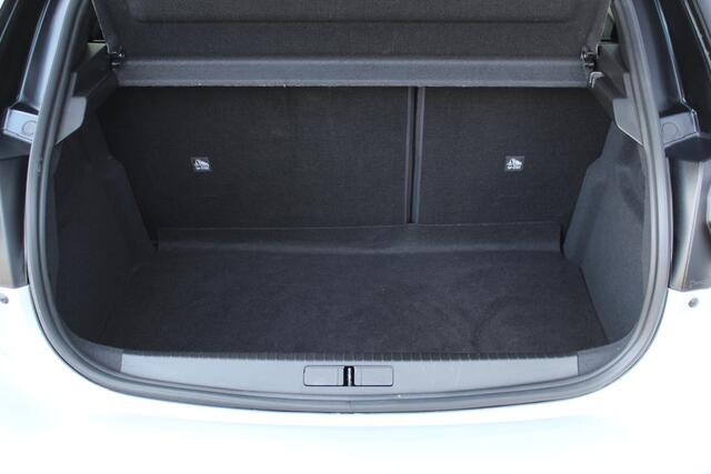 Opel CORSA 1.2-75pk Sport. In nieuwstaat verkerende Opel Corsa ! Autm. airco, cruise control, Apple Carplay/Android auto, Camera, LED verl., side- en lane assist, Stoel- en stuurwiel verwarming, Panoramadak, Parkeersensoren etc.