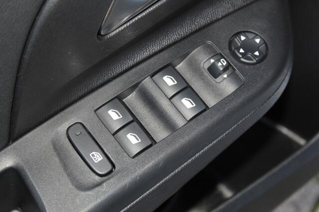 Opel CORSA 1.2-75pk Sport. In nieuwstaat verkerende Opel Corsa ! Autm. airco, cruise control, Apple Carplay/Android auto, Camera, LED verl., side- en lane assist, Stoel- en stuurwiel verwarming, Panoramadak, Parkeersensoren etc.