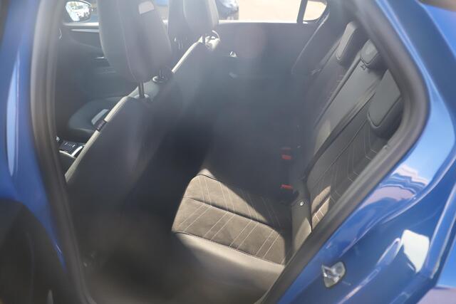 Opel CORSA 1.2 Ultimate 131PK Automaat Half Leder Stoelverwarming Navigatie Achteruitrijcamera LMV Climate Cruise Control