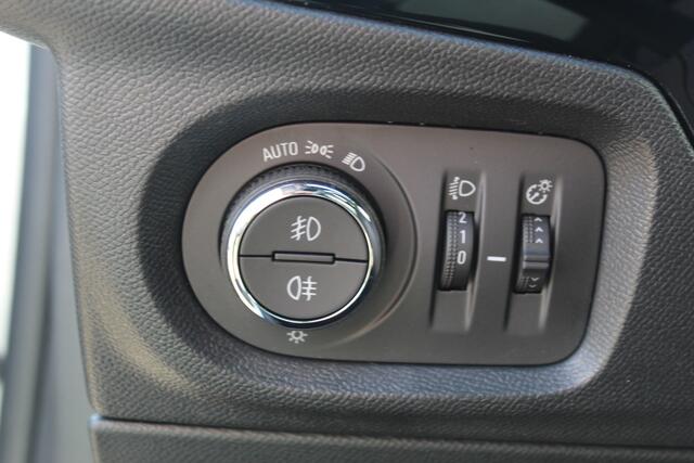 Opel CORSA 1.2-75pk Sport. In nieuwstaat verkerende Opel Corsa ! Autm. airco, cruise control, Apple Carplay/Android auto, Camera, LED verl., side- en lane assist, Stoel- en stuurwiel verwarming, Panoramadak, Parkeersensoren etc.