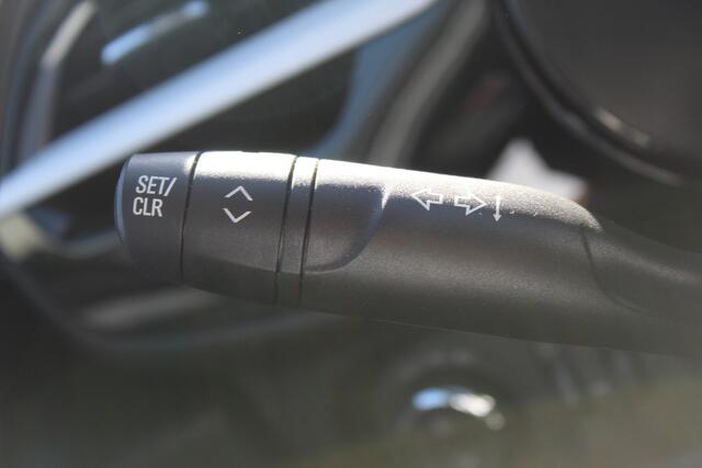 Opel CORSA 1.2-75pk Sport. In nieuwstaat verkerende Opel Corsa ! Autm. airco, cruise control, Apple Carplay/Android auto, Camera, LED verl., side- en lane assist, Stoel- en stuurwiel verwarming, Panoramadak, Parkeersensoren etc.