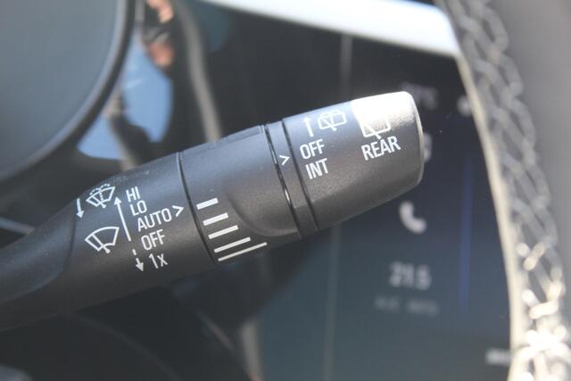 Opel CORSA 1.2-75pk Sport. In nieuwstaat verkerende Opel Corsa ! Autm. airco, cruise control, Apple Carplay/Android auto, Camera, LED verl., side- en lane assist, Stoel- en stuurwiel verwarming, Panoramadak, Parkeersensoren etc.