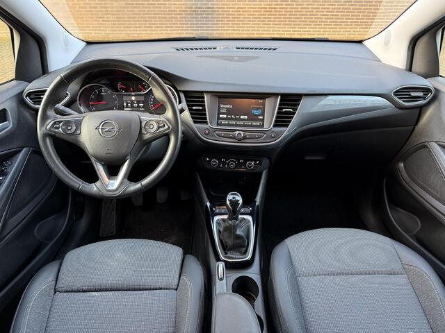 Opel Crossland 1.2 Elegance / Android Auto/Apple Carplay / Climate Control / Cruise Control / Navigatie via Android Auto/Apple Carplay/ Stuurverwarming / Stoelverwarming / LED / DAB / 17" Lichtmetalen Velgen