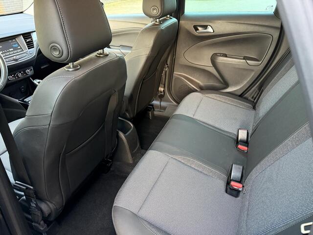 Opel Crossland 1.2 Elegance / Android Auto/Apple Carplay / Climate Control / Cruise Control / Navigatie via Android Auto/Apple Carplay/ Stuurverwarming / Stoelverwarming / LED / DAB / 17" Lichtmetalen Velgen