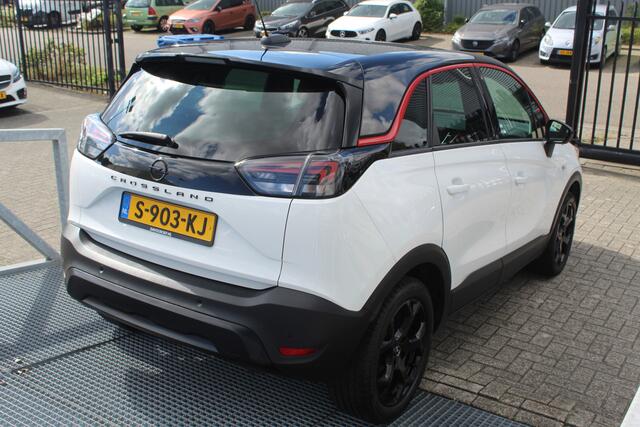 Opel Crossland 1.2 Turbo GS Line Navigatie/Cruise control/Climate control/Apple carplay/DAB+/Lane assist/Parkeersensoren/LED koplampen/Multifunctioneel stuurwiel/17'' Lichtmetalen velgen.