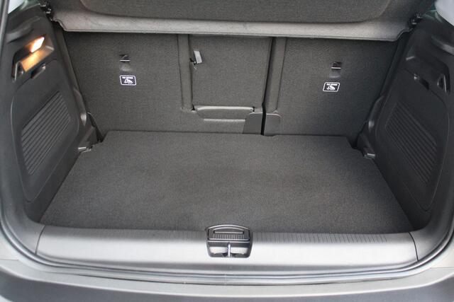 Opel Crossland 1.2-Turbo 110 pk Ultimate Mooie en luxe hoogzitter met weinig km's ! Volautm. airco dual, cruise control, camera, comfortstoelen, metallic lak, LM wielen, navigatie, telefoonvoorb., LED verlichting etc.