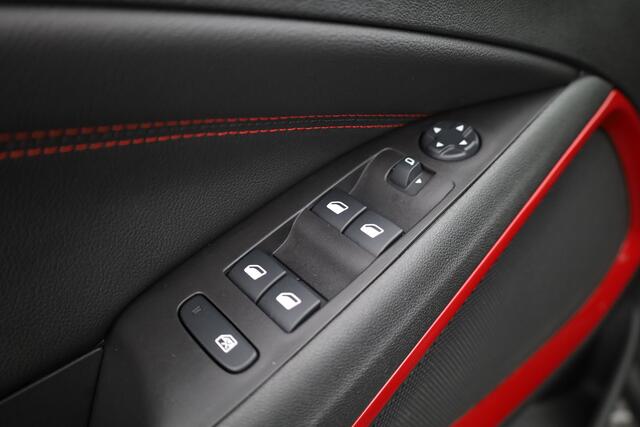 Opel Crossland 1.2 Turbo Level 4 | Winter Pack | Parkeer Pack | CarPlay | LED | 17" | All seasons | Cruise Ctrl