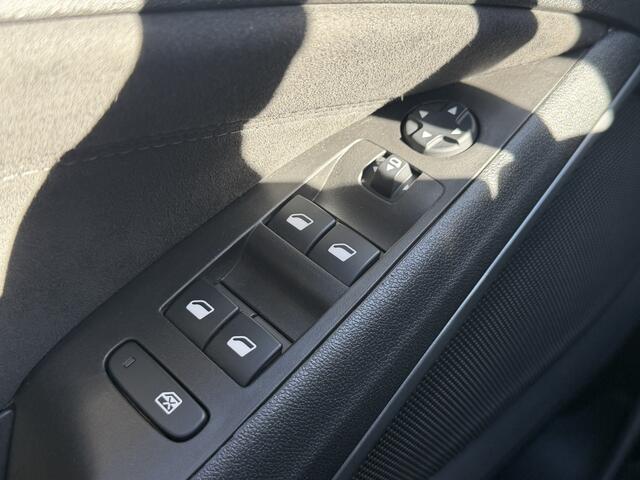 Opel Crossland 1.2 Turbo Ultimate | LM | PDC | Camera | Navi | Clima |