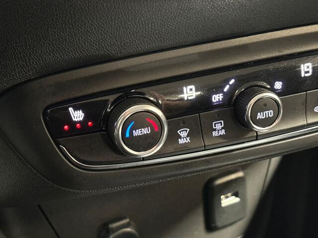 Opel Crossland 1.2 Turbo Elegance Automaat (APPLE CARPLAY, LEDER, CLIMATE, STUUR/STOELVERWARMING, SPORTSTOELEN, GETINT GLAS, LED KOPLAMPEN, NIEUWSTAAT)