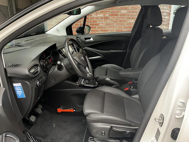 Opel Crossland Elegance 1.2 Turbo 110pk | NAPPA LEDER | TREKHAAK | SET WINTERBANDEN | DODEHOEK WAARSCHUWING | STOEL + STUUR VERWARMING | ANDROID AUTO / APPLE CARPLAY |