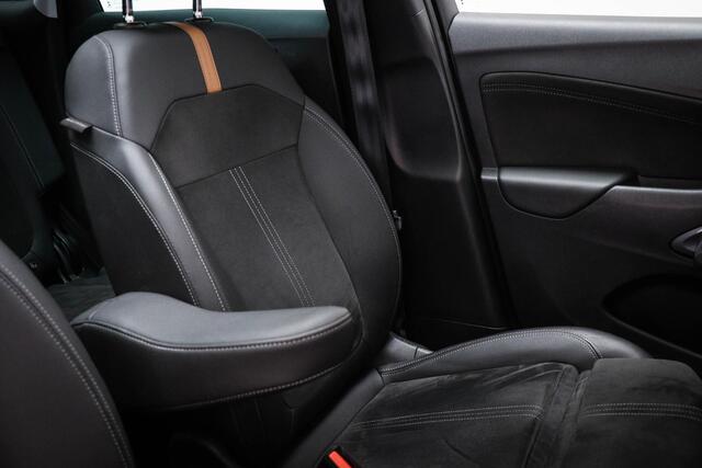 Opel Crossland 1.2 Turbo Ultimate | WINTER / ASSISTENTIE- PACK | PANORAMADAK | DRAADLOZE LADER | DAB | APPLE | CAMERA
