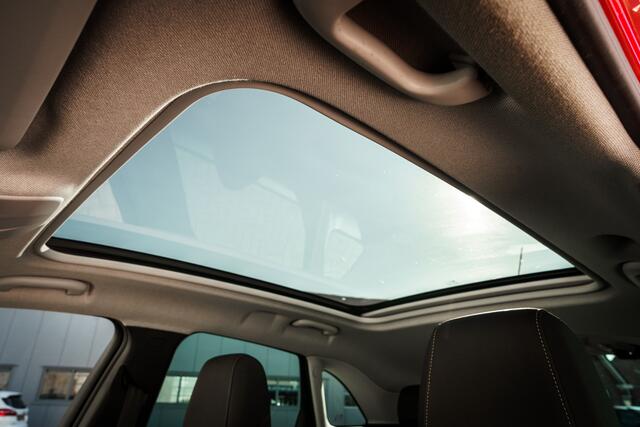 Opel Crossland X 1.2 Turbo automaat Innovation | Panoramadak | Trekhaak | PDC | Keyless | 17 inch LMV