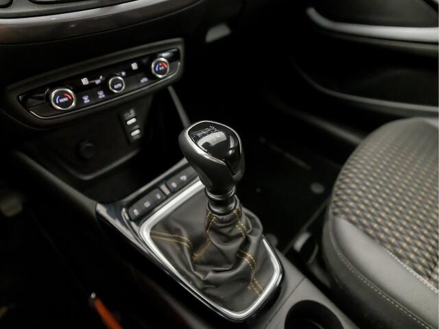 Opel Crossland X 1.2 Turbo Innovation Sport 131Pk (APPLE CARPLAY, GROOT NAVI, CLIMATE, KEYLESS, LM VELGEN, LEDER, SPORTSTOELEN, TREKHAAK, CRUISE, PARKEERSENSOREN, NIEUWE APK, NIEUWSTAAT)