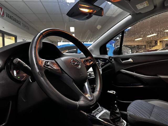 Opel Crossland X 1.2 Turbo 120 Jaar Edition/ D-Riem verv: 75.000 KM!/ Trekhaak/ Extra getint glas/ Two-Tone/ 16'' LMV/ Apple + Android/ Lane-Assist./ Airco/ Cruise/ Elek. pakket/ Isofix/ Bluetooth/ Multi. Stuur/ Chroom.