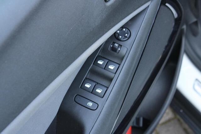 Opel Crossland X 1.2 Turbo 120 Jaar Edition Navi/Winterpakket/AppleAndroid