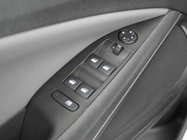 Opel Crossland X 1.2 Turbo Innovation Navigatie / Cruise / DakRail Chroom Parkeersensoren