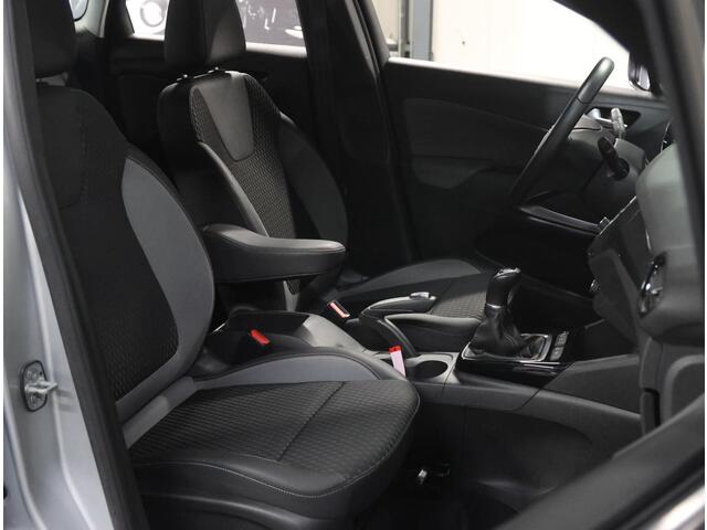 Opel Crossland X 110PK Innovation | 1ste eigenaar | AppleCarPlay/AndroidAuto | Armsteun | Navigatie | Parkeersensoren | Climate Control | Cruise Control | 16"LMV | LEER/Stof | Isofix |