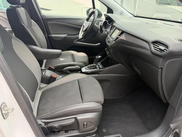 Opel Crossland X 1.2 Turbo Innovation . Apple carplay. Automaat . stuur+stoel verwarming.Trekhaak. sportvelgen .