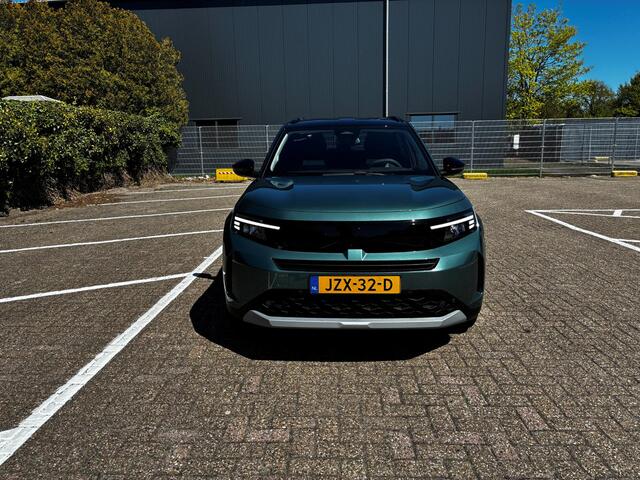 Opel FRONTERA 1.2 Turbo Hybrid GS 7p. | 145pk | Navigatie | Camera achter | Climate Control | Stoel- en stuurverwarming | Parkeersensoren voor en achter | LED verlichting | Verwarmde voorruit