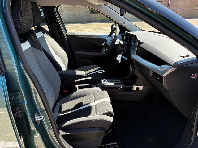 Opel FRONTERA 1.2 Turbo Hybrid GS 7p. | 145pk | Navigatie | Camera achter | Climate Control | Stoel- en stuurverwarming | Parkeersensoren voor en achter | LED verlichting | Verwarmde voorruit