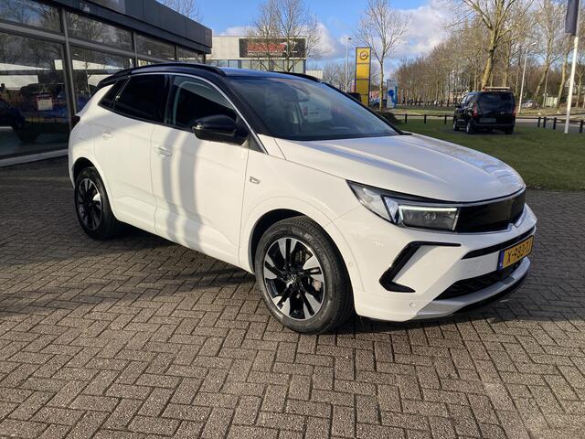 Opel Grandland 1.2 Turbo Elegance 8-Traps Automaat | ECC | Navi | Winterpakket | Camera | AGR | Elektrisch Pakket | Interieur-pakket | 18" LM-Velgen