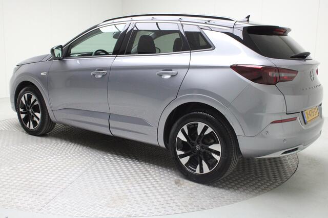 Opel Grandland 1.2 Turbo Level 3 | navi fullmap | afn. trekhaak | matrix | climate control | carplay | pdc v/a + camera | elekt. achterklep | verwarmde stoelen,stuur en voorruit | dode hoek | keyless