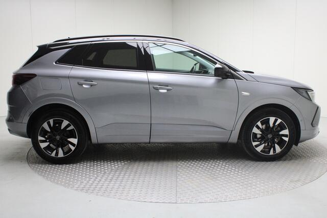 Opel Grandland 1.2 Turbo Level 3 | navi fullmap | afn. trekhaak | matrix | climate control | carplay | pdc v/a + camera | elekt. achterklep | verwarmde stoelen,stuur en voorruit | dode hoek | keyless