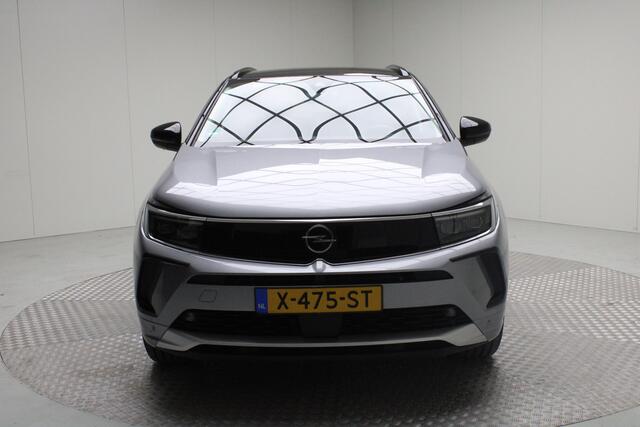 Opel Grandland 1.2 Turbo Level 3 | navi fullmap | afn. trekhaak | matrix | climate control | carplay | pdc v/a + camera | elekt. achterklep | verwarmde stoelen,stuur en voorruit | dode hoek | keyless
