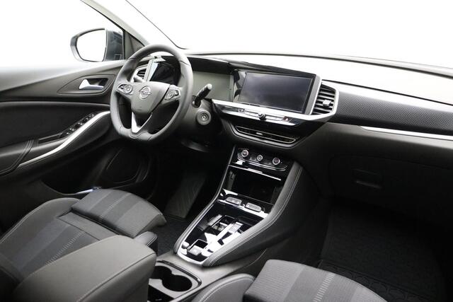Opel Grandland 1.2 Turbo GS Black Pack | Automaat | Stoel en stuurverwarming | Navigatie | Achteruitrijcamera | Comfort stoelen | Adaptive cruise control | Parkeersensoren voor en achter | Led verlichting | Climate control