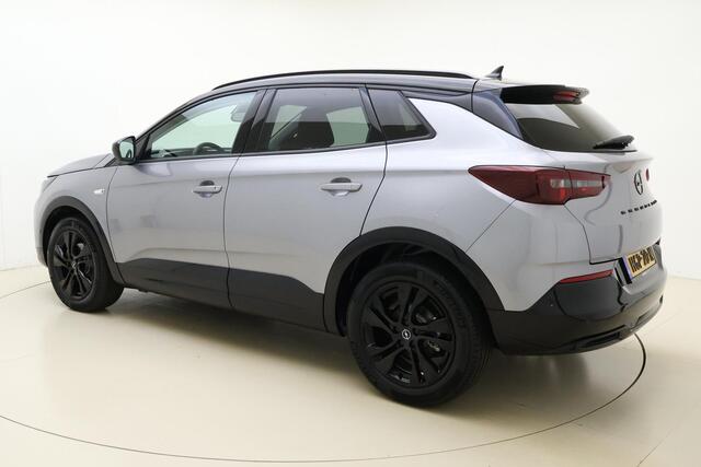Opel Grandland 1.2 Turbo GS Black Pack | Automaat | Stoel en stuurverwarming | Navigatie | Achteruitrijcamera | Comfort stoelen | Adaptive cruise control | Parkeersensoren voor en achter | Led verlichting | Climate control