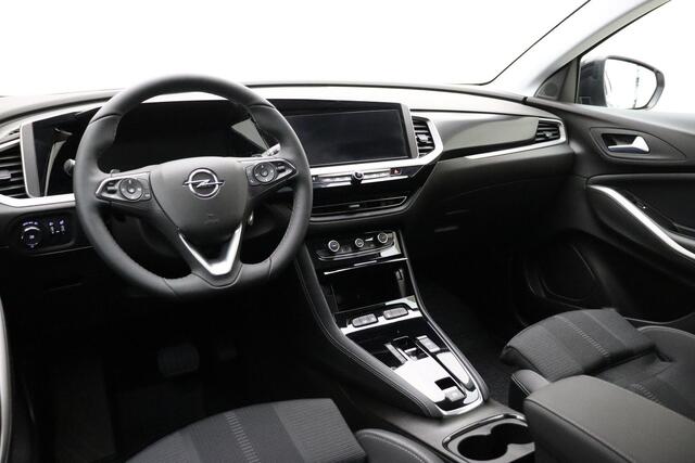 Opel Grandland 1.2 Turbo GS Black Pack | Automaat | Stoel en stuurverwarming | Navigatie | Achteruitrijcamera | Comfort stoelen | Adaptive cruise control | Parkeersensoren voor en achter | Led verlichting | Climate control
