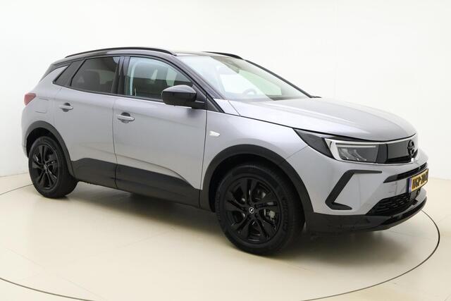 Opel Grandland 1.2 Turbo GS Black Pack | Automaat | Stoel en stuurverwarming | Navigatie | Achteruitrijcamera | Comfort stoelen | Adaptive cruise control | Parkeersensoren voor en achter | Led verlichting | Climate control
