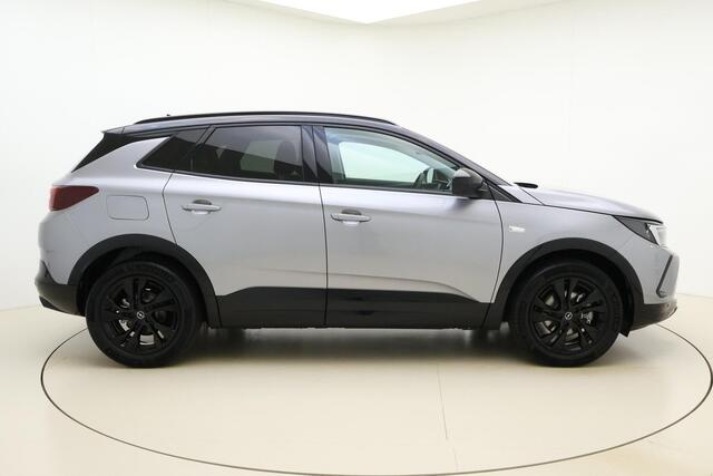 Opel Grandland 1.2 Turbo GS Black Pack | Automaat | Stoel en stuurverwarming | Navigatie | Achteruitrijcamera | Comfort stoelen | Adaptive cruise control | Parkeersensoren voor en achter | Led verlichting | Climate control