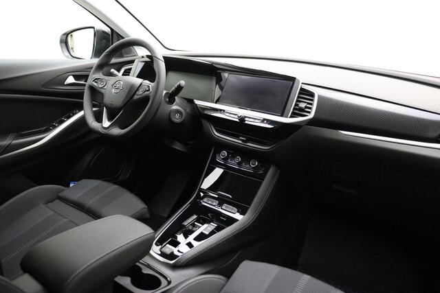 Opel Grandland 1.2 Turbo GS Black Pack | Automaat | Stoel en stuurverwarming | Navigatie | Achteruitrijcamera | Comfort stoelen | Adaptive cruise control | Parkeersensoren voor en achter | Led verlichting | Climate control