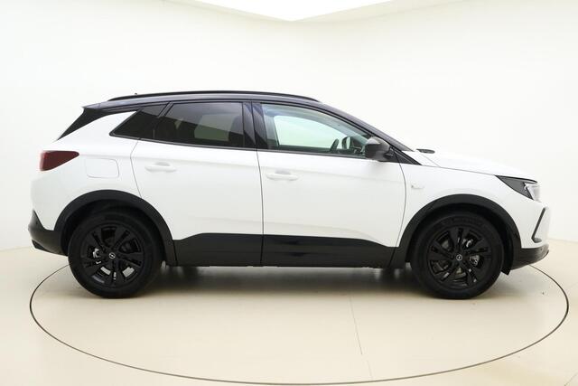 Opel Grandland 1.2 Turbo GS Black Pack | Automaat | Stoel en stuurverwarming | Navigatie | Achteruitrijcamera | Comfort stoelen | Adaptive cruise control | Parkeersensoren voor en achter | Led verlichting | Climate control