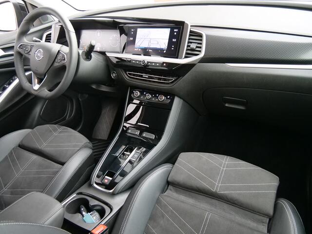 Opel Grandland 1.2 Turbo 130pk Ultimate AUTOMAAT Matrix LED / Apple Carplay / Comfortstoelen
