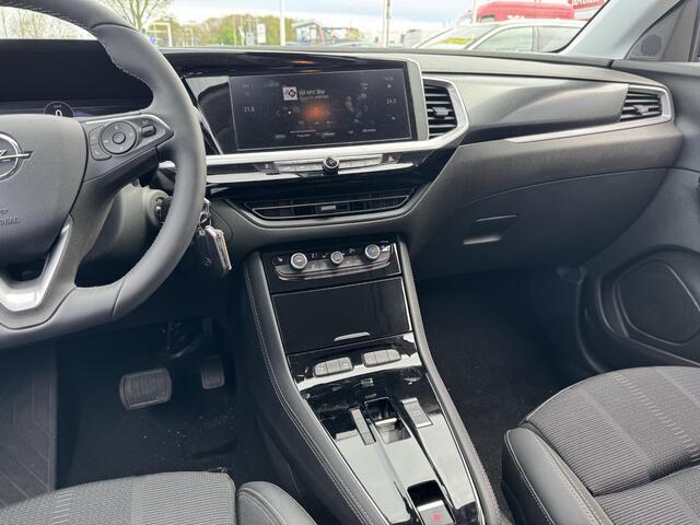 Opel Grandland 1.2 Turbo GS 2024! ! Super compleet | 1e eigenaar | Stoel en stuurverwarming | AGR stoelen | Camera | 18" | LED