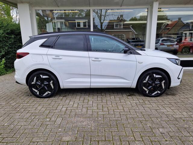 Opel Grandland 1.6 Turbo Plug-In Hybrid 4x4 GSe | Elektrische kofferklep | Parkeersensoren V+A | Achteruitrijcamera | Cliamte & Cruise control | Navigatie