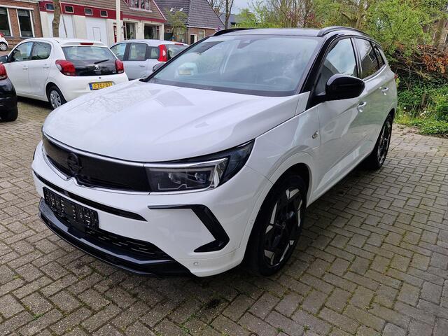 Opel Grandland 1.6 Turbo Plug-In Hybrid 4x4 GSe | Elektrische kofferklep | Parkeersensoren V+A | Achteruitrijcamera | Cliamte & Cruise control | Navigatie
