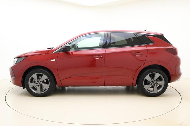 Opel Grandland 1.2 Turbo Level 3 | Navigatie via Carplay | Climate control | Keyless | Camera | Lichtmetalen velgen | Stuurverwarming | Getint glas | Electrische achterklep
