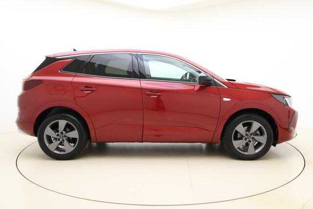 Opel Grandland 1.2 Turbo Level 3 | Navigatie via Carplay | Climate control | Keyless | Camera | Lichtmetalen velgen | Stuurverwarming | Getint glas | Electrische achterklep