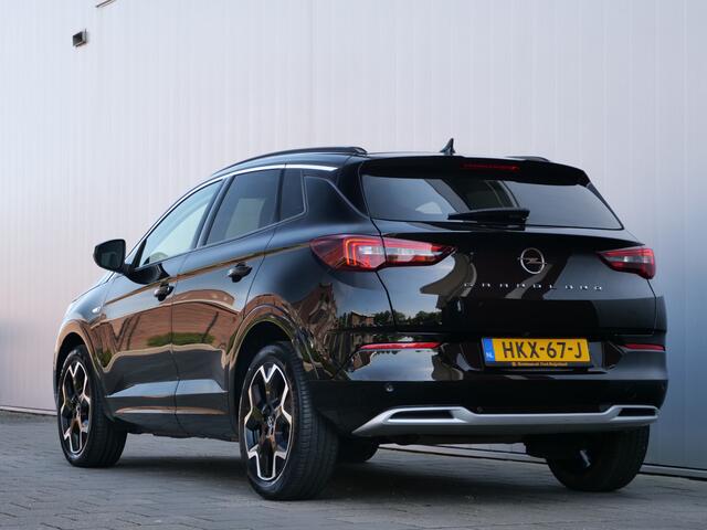 Opel Grandland 1.2 Turbo 130pk Ultimate AUTOMAAT Comfortstoelen / Camera / Winterpakket / Apple CarPlay