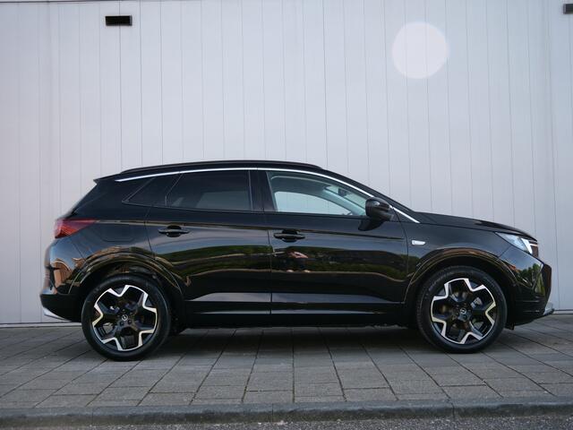 Opel Grandland 1.2 Turbo 130pk Ultimate AUTOMAAT Comfortstoelen / Camera / Winterpakket / Apple CarPlay