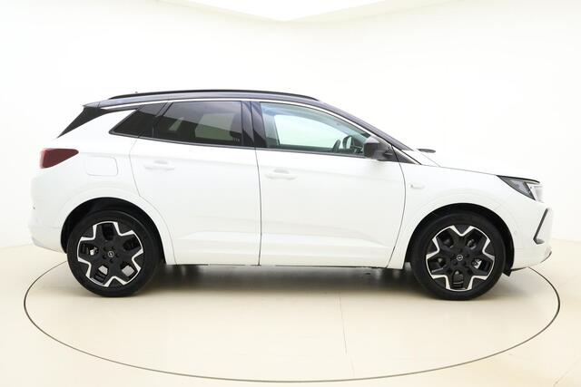 Opel Grandland 1.2 Turbo 130pk Automaat Ultimate | Achteruitrijcamera | Alcantara bekleding | Climate Control | Navigatie | Adaptive Cruise control | Stoel + stuurwielverwarming | Elektrische achterklep | Voorruitverwarming | Zwart dak