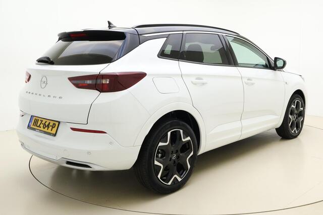 Opel Grandland 1.2 Turbo Ultimate Automaat | Achteruitrijcamera | Alcantara bekleding | Climate Control | Navigatie | Adaptive Cruise control | Stoel + stuurwielverwarming | Elektrische achterklep | Voorruitverwarming | Zwart dak