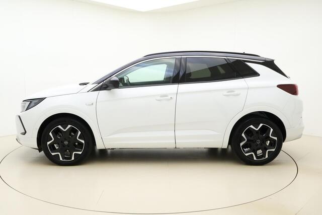 Opel Grandland 1.2 Turbo Ultimate Automaat | Achteruitrijcamera | Alcantara bekleding | Climate Control | Navigatie | Adaptive Cruise control | Stoel + stuurwielverwarming | Elektrische achterklep | Voorruitverwarming | Zwart dak