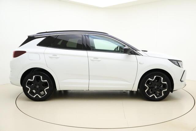Opel Grandland 1.2 Turbo Ultimate Automaat | Achteruitrijcamera | Alcantara bekleding | Climate Control | Navigatie | Adaptive Cruise control | Stoel + stuurwielverwarming | Elektrische achterklep | Voorruitverwarming | Zwart dak