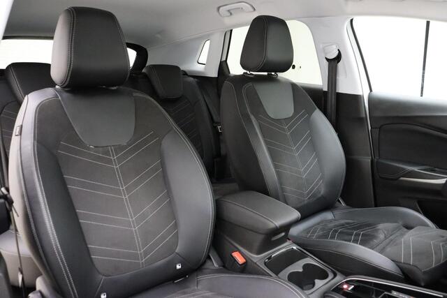 Opel Grandland 1.2 Turbo Ultimate Automaat | Achteruitrijcamera | Alcantara bekleding | Climate Control | Navigatie | Adaptive Cruise control | Stoel + stuurwielverwarming | Elektrische achterklep | Voorruitverwarming | Zwart dak